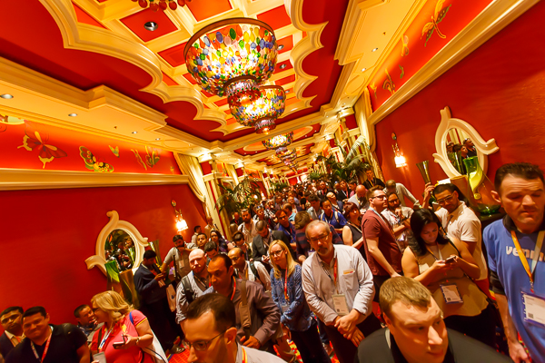 Line of people waiting for the opening keynote at the Magento Imagine 2018 show