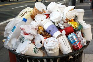 A garbage bin sits full after the Macy's Thanksgiving Day Parade in New York November 22, 2012. REUTERS/Carlo Allegri (UNITED STATES - Tags: SOCIETY ENTERTAINMENT) - RTR3AQV8