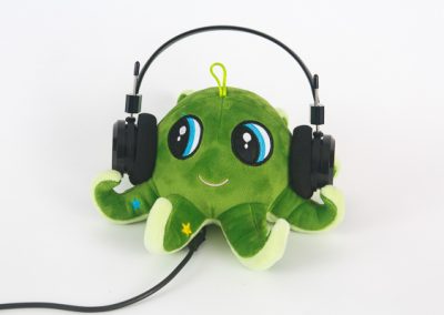 600-green-octopus-product-photo-with-headphones